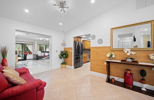 Port Saint Lucie House | Chic Family Friendly 4 Bedroom Home with Hot Tub+Pool Table+Game Room+WiFi