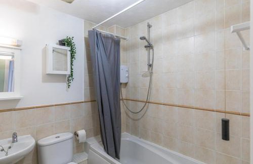 Netley Apartment | Chic Flat in Woolston: Nr Southampton City Centre