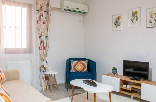 Cigli Apartment | Chic Flat w Balcony, Central Location