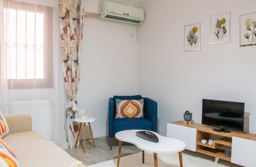 Cigli Apartment | Chic Flat w Balcony, Central Location