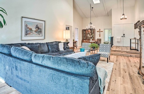Fountain Valley House | Chic Fountain Valley Getaway Near Theme Parks