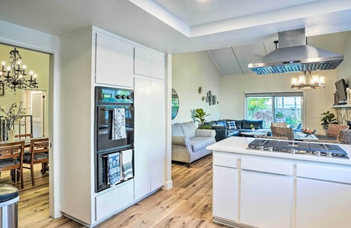 Fountain Valley House | Chic Fountain Valley Getaway Near Theme Parks