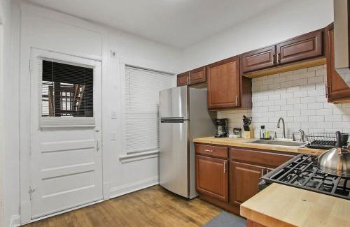 Avondale Apartment | Chic & Fully Furnished 2BR Apartment - Roscoe 1