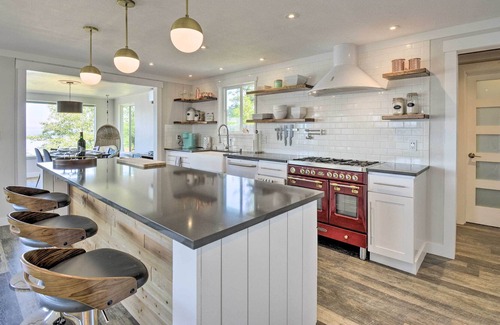 Hansville Villa | Chic Hansville Getaway Near Beach + Trail!