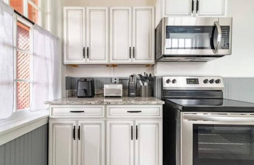 Danville Apartment | Chic Haven: 2b/1bath in the Heart of Danville