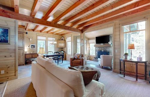 Highlands House | Chic Highlands Cabin