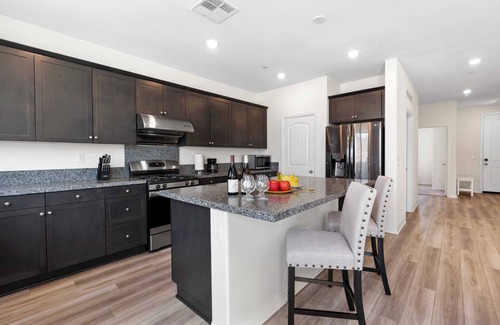 Jurupa Valley House | Chic Hillside Haven – 4BR Jurupa Valley Home for Monthly Stays #41393