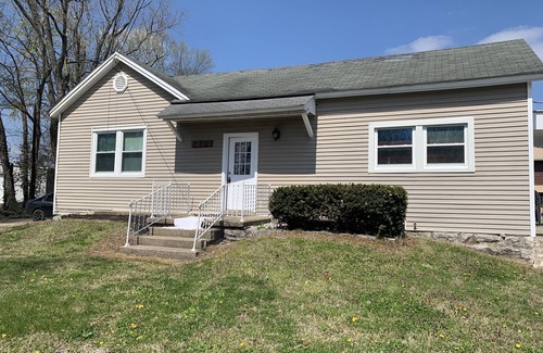 Bowling Green House | Chic Home Away From Home!