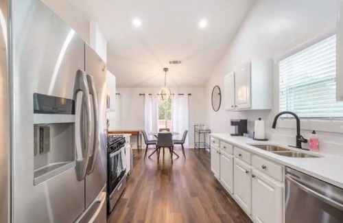 Lawrenceville House | Chic Home Minutes From DownTown Lawrenceville