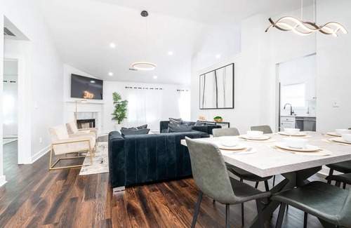 Lawrenceville House | Chic Home Minutes From DownTown Lawrenceville