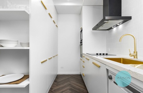 Newcastle Apartment | Chic Honeysuckle Apartment