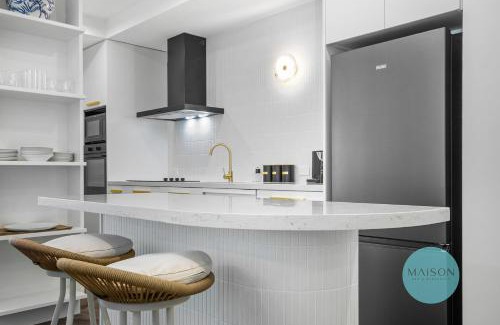 Newcastle Apartment | Chic Honeysuckle Apartment