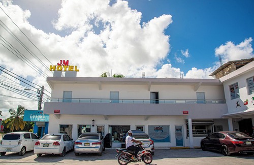 Punta Cana Apartment | Chic hotel in Punta Cana (room with 2 double beds).
