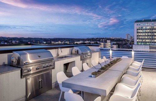 Civic District Apartment | Chic hotel suite/1 BR Apartment in brilliant Austin with fitness room, WiFi, AC