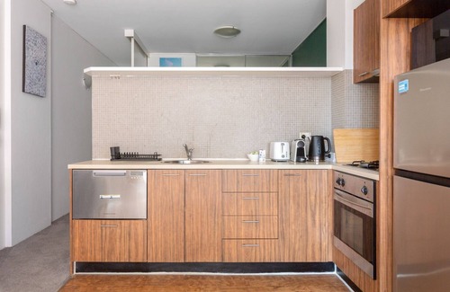 Chippendale Apartment | Chic Inner-City 1 Bedroom with Private Balcony