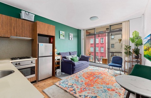 Chippendale Apartment | Chic Inner-City 1 Bedroom with Private Balcony