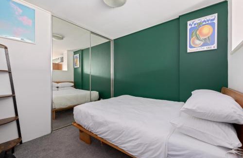 Chippendale Apartment | Chic Inner-City 1 Bedroom with Private Balcony