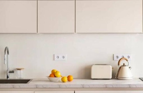 Les Iles Apartment | CHIC ISLAND HAVEN: SEINE-SIDE SERENITY, A PARISIAN RETREAT ON ÎLE SAINT-LOUIS