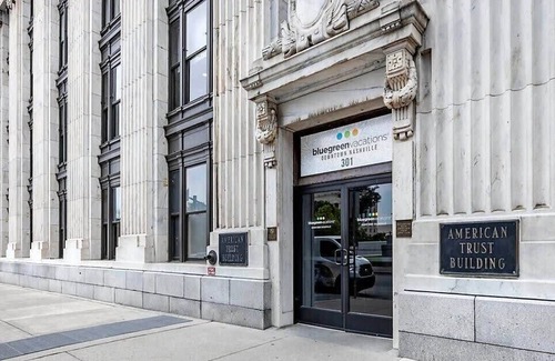 Paradise Apartment | Chic King Double Hotel Suite in Downtown Nashville