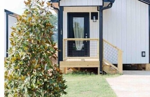 Lincoln House | Chic Lake Bungalow: 2 Queens, Deck, Lake Access #3
