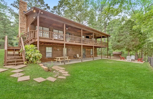 Northport House | Chic Lakeside Hideaway - Luxury Family Retreat