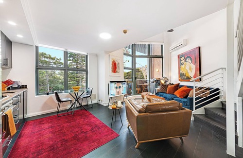 Cremorne Apartment | Chic Loft Style Apartment Close to Everything