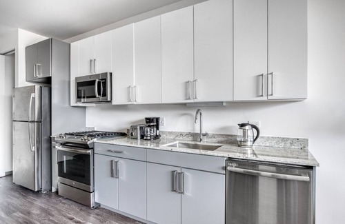 Logan Square Apartment | Chic Logan Square Studio w/Roof Deck & Gym, 1 block to L, by Blueground