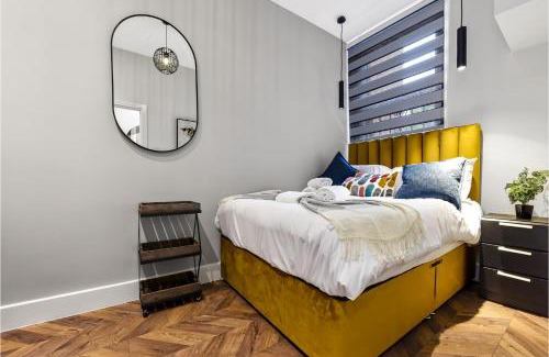 Harringay Apartment | Chic London Flat - 2 Doubles & Full Bath