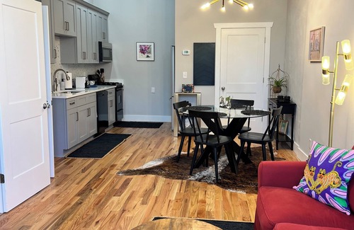 Brunswick Apartment | Chic Luxury Apartment in The Heart of Brunswick's Charming Historic Village
