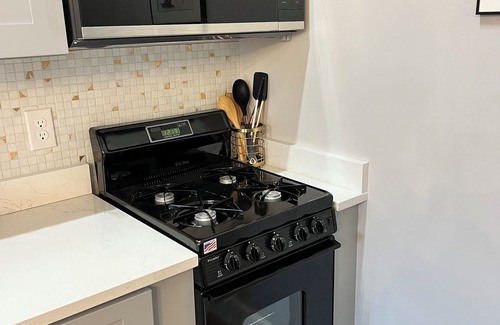 Brunswick Apartment | Chic Luxury Apartment in The Heart of Brunswick's Charming Historic Village