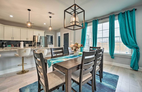 Downtown Memphis Cottage | Chic Memphis Home w/Deck ~ 2 Mi to Dtwn!
