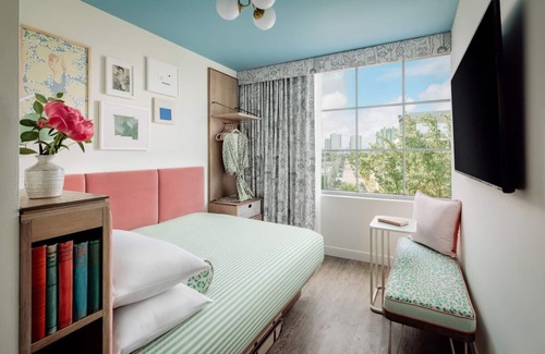 Flamingo/Lummus Hotel | Chic Miami Beachfront Stay With Stunning Ocean Views & Poolside Events