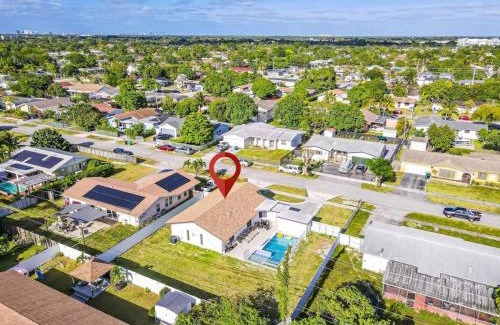 Palmetto Estates House | Chic Miami Private Pool Home