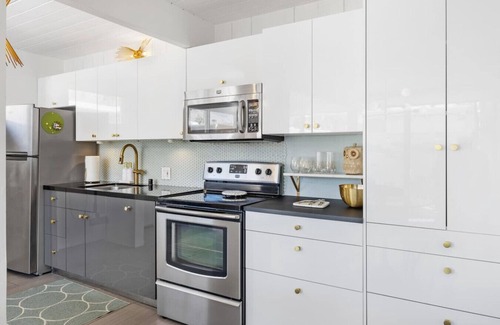 Twin Palms Apartment | Chic mid-century glam at famed Ocotillo Lodge