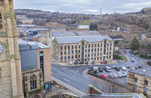 Halifax House | Chic Mill conversion beside Piece Hall & Eureka!