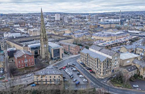 Halifax House | Chic Mill conversion beside Piece Hall & Eureka!