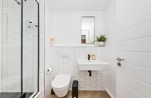 Century City Apartment | Chic Minimalist City Retreat