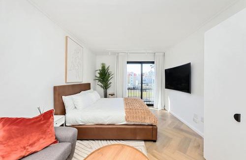 Century City Apartment | Chic Minimalist City Retreat