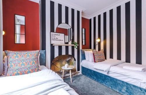 Salford House | Chic & Modern Escape
