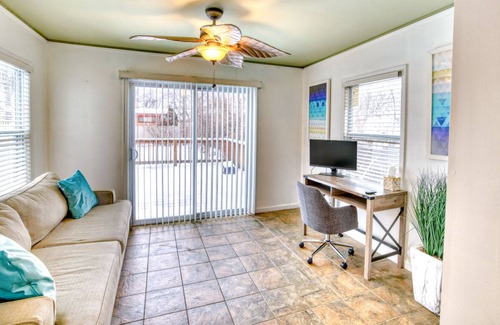 Southfield House | Chic Modern Home - Family Friendly - Garage & Pool