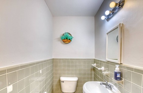 Southfield House | Chic Modern Home - Family Friendly - Garage & Pool