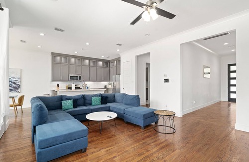 Cedar Crest House | Chic Modern New Build - Great For Large Families