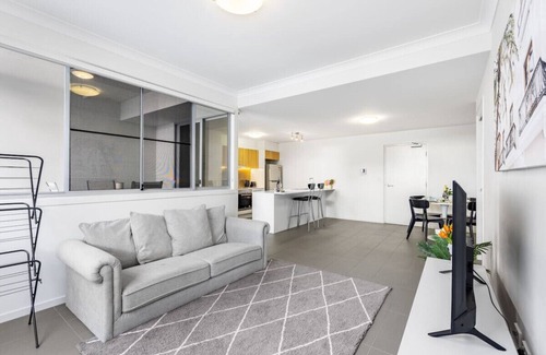 Kelvin Grove Apartment | Chic Modern Retreat: 1BR Apt w/pool@Kelvin Grove