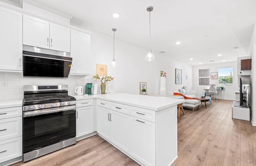 Guasti House | Chic Modern Retreat With Stunning Views 1360 Sqft