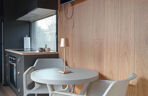 Waitahanui Apartment | Chic modern shipping container a short stroll from Lake Taupo/Waitahanui River.