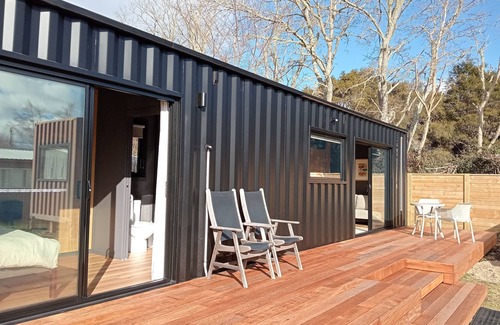 Waitahanui Apartment | Chic modern shipping container a short stroll from Lake Taupo/Waitahanui River.
