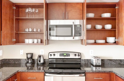 Mount Vernon Triangle Apartment | Chic Mount Vernon 1BR w/Gym & W/D, near Capital One Arena, by Blueground
