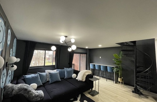 Vernon Ski Chalet | Chic Mountain Creek Chalet – 2 BDR in Great Gorge Village, Amenities Galore!