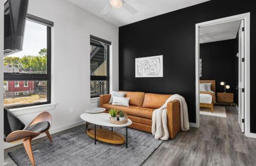 Edgehill Apartment | Chic Music Row Condo Rooftop Deck with City View Gym Office and More