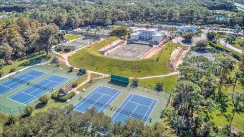 Central Naples House | Chic Naples Getaway - Tennis Pool Comfort